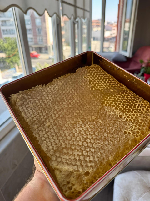 Muş ovasının endemik çiçeklerinden üretilmiş doğal BAL