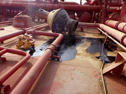 Yemen kıyılarında terk edilmiş petrol tankeri
