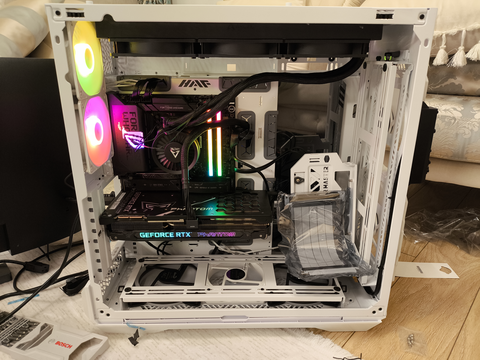 AMD Ryzen 9 9950X ve Corsair Overclock CMH96GX5M2B6400C32