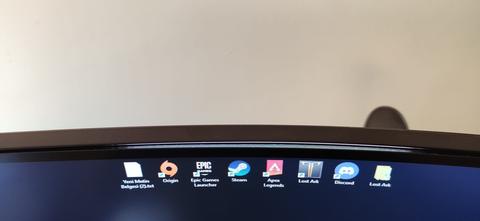 Samsung Odyssey G7 LC27G75TQSRXUF  3 ay kullanım sonrası panel kendi kendine ayrılmaya başladı.