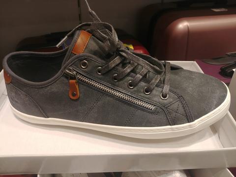 Deichmann'da ayakkabılar 35-50 TL arası