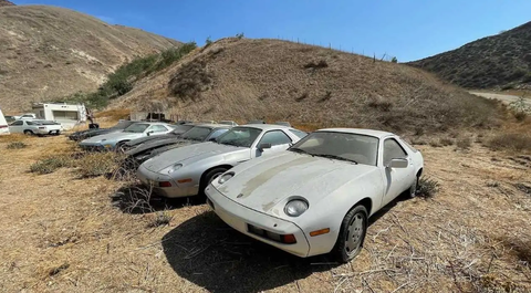 Amerika'da araziye terkedilmiş Porsche 928'ler