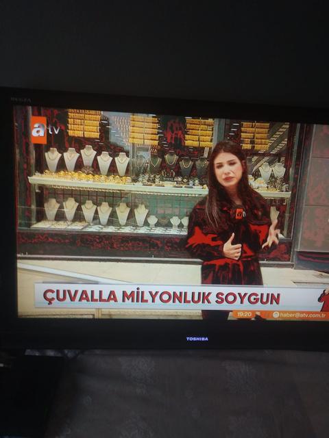TOSHIBA TV kırmızı tonda gösteriyor