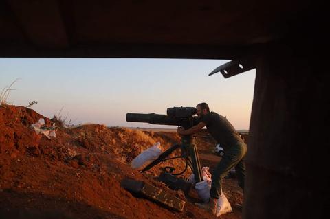 Geliyor gelmekte olan - Idlib: Turkiye ek asker yolluyor, Suriye'den saldiri hazirliklari