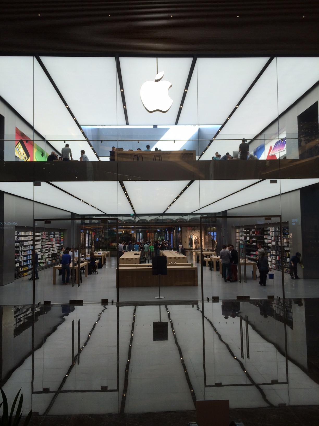 Perde kalktı; karşınızda Apple Store Zorlu