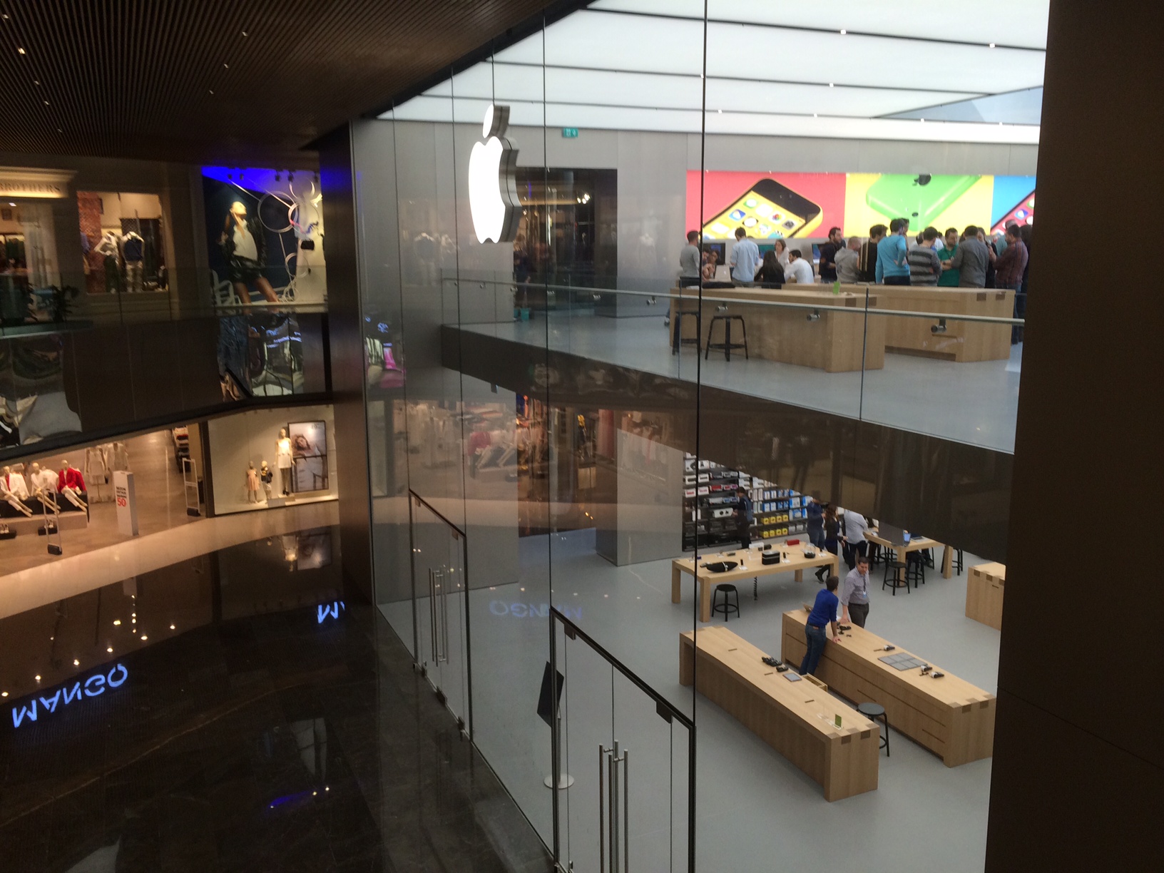 Perde kalktı; karşınızda Apple Store Zorlu