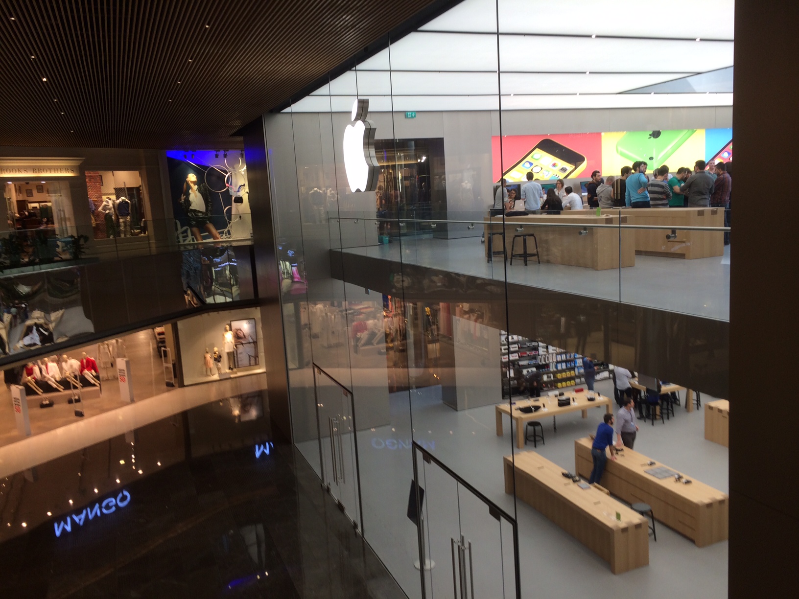 Perde kalktı; karşınızda Apple Store Zorlu