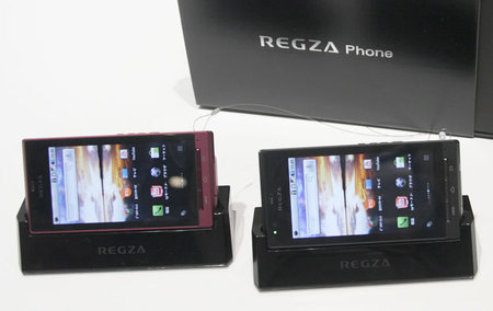 Toshiba'nın 12.1MP kameralı akıllı telefonu Regza IS04