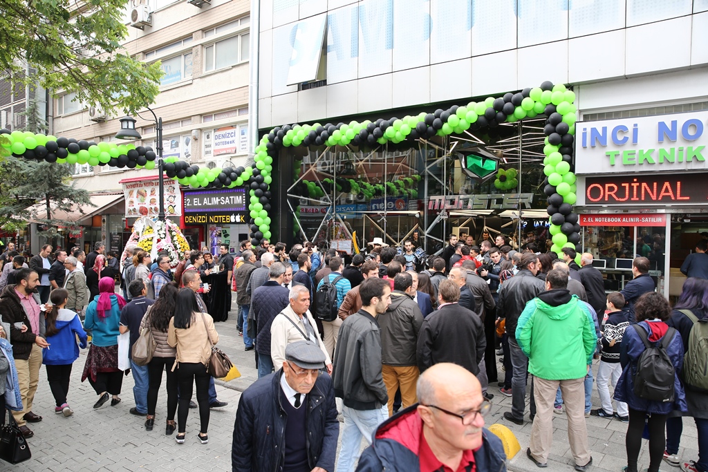 Türkiye'nin tamamen oyun bilgisayarlarına ayrılmış ilk mağazası