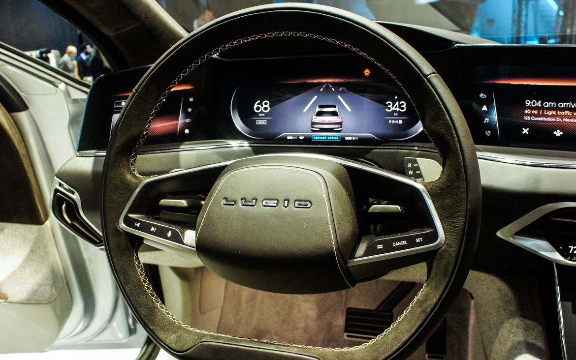 Lucid Motors 643 km menzile sahip lüks elektrikli otomobilini tanıttı