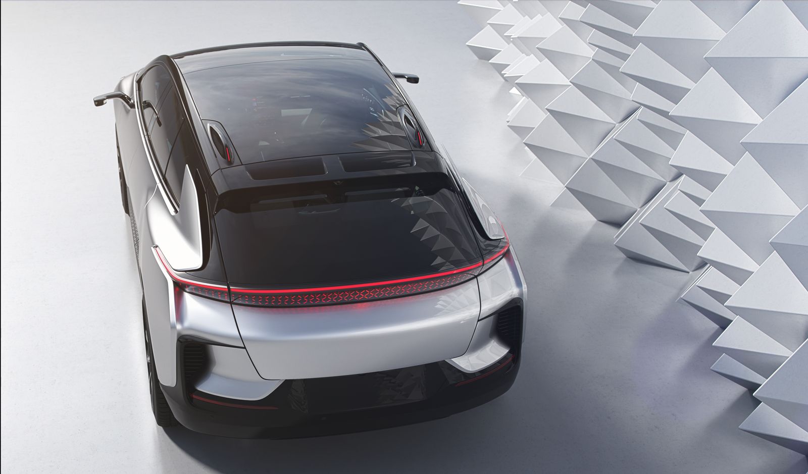 Faraday Future, 1050 beygir güce ve 608 km. menzile sahip FF 91'i tanıttı