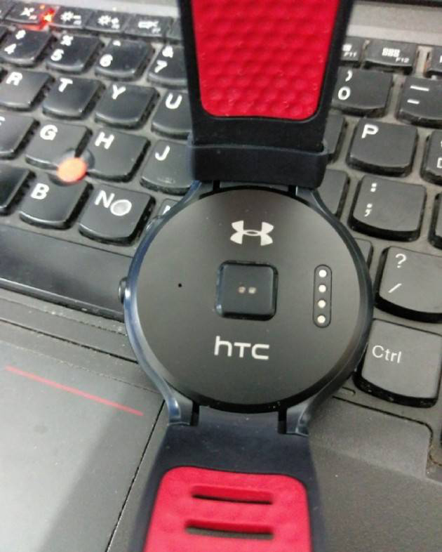 HTC'nin Android Wear'lı ilk akıllı saatine ait yeni fotoğraflar sızdırıldı