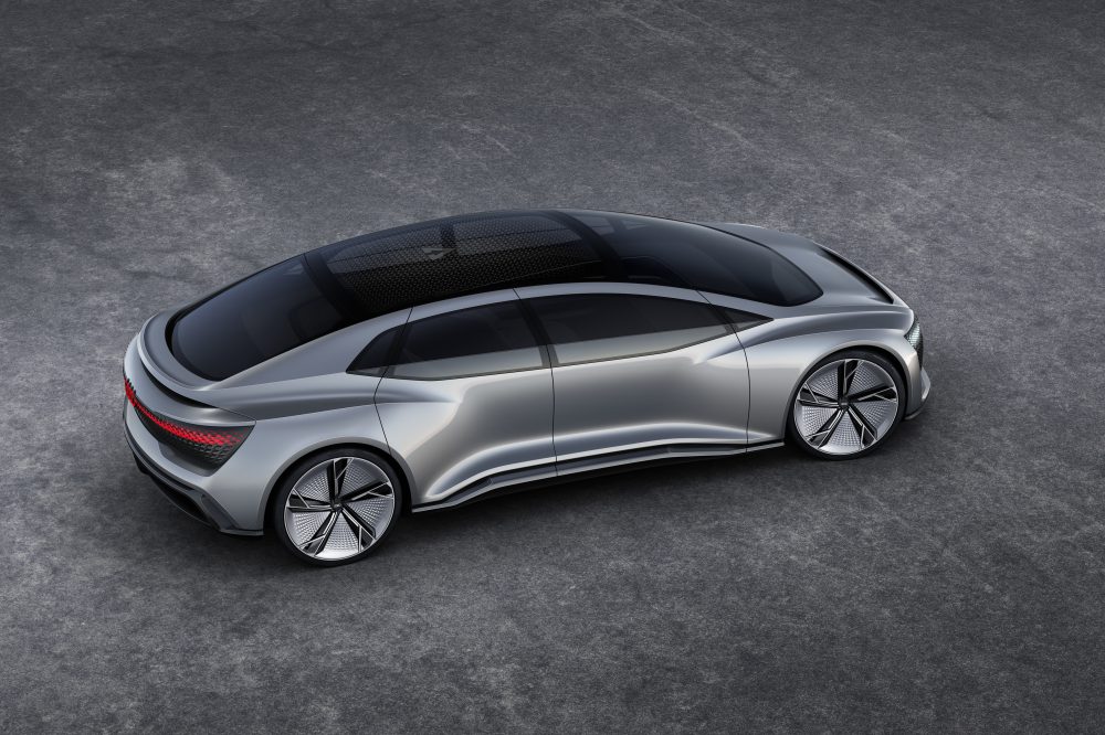 Audi'nin otonom elektrikli otomobil konsepti büyüledi