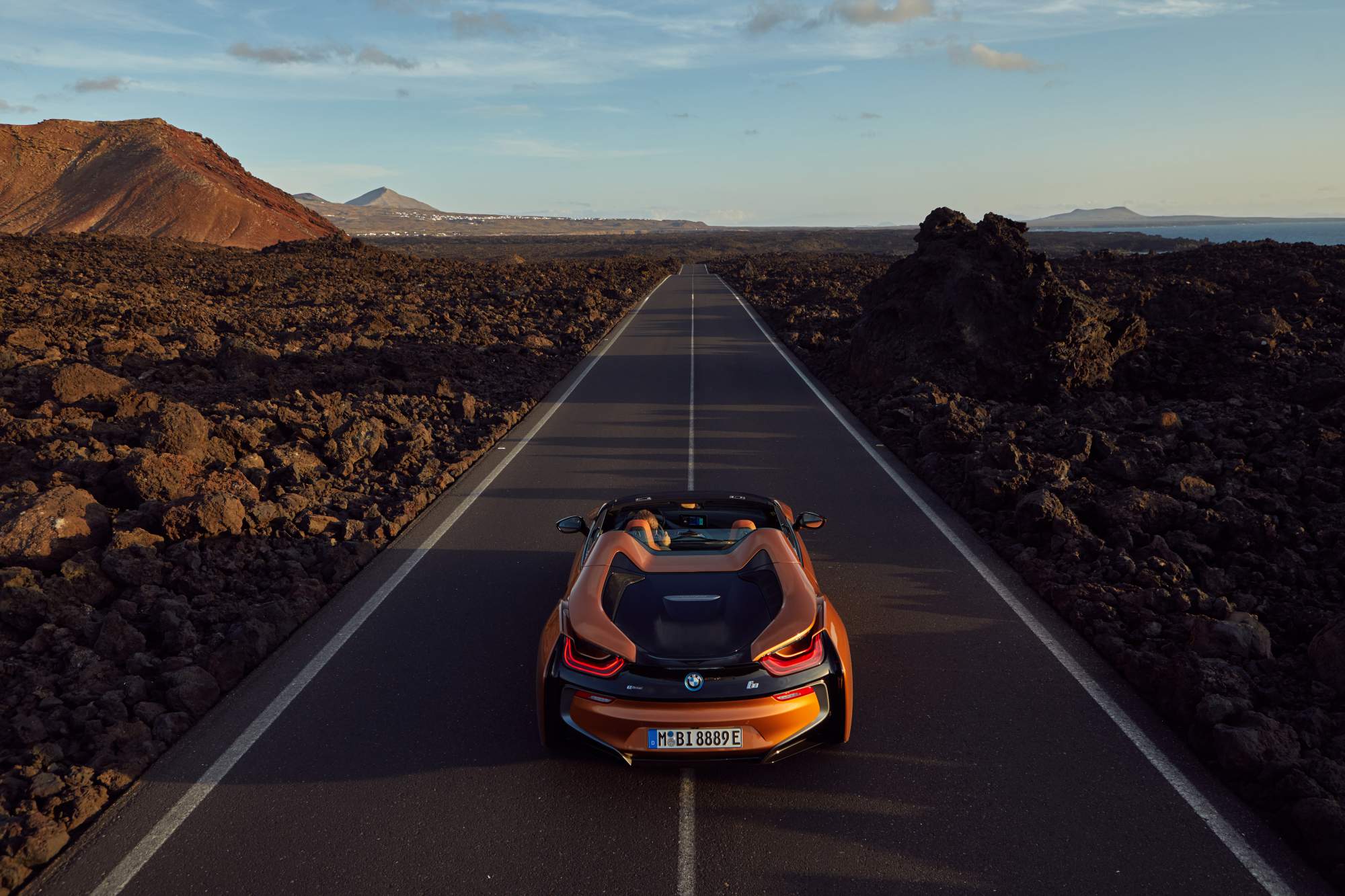 İşte karşınızda yeni BMW i8 Roadster ve güncellenmiş i8 Coupe