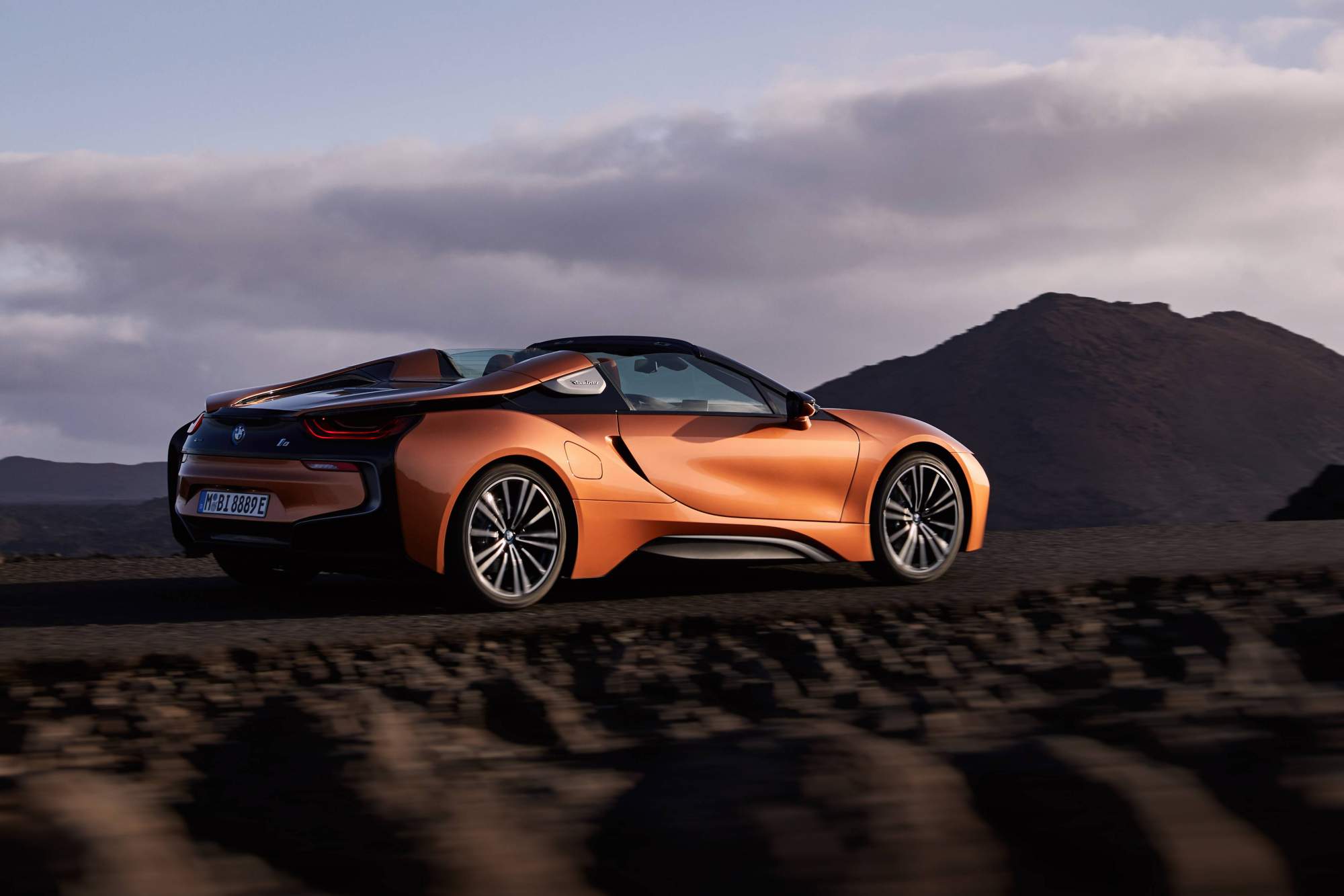 İşte karşınızda yeni BMW i8 Roadster ve güncellenmiş i8 Coupe