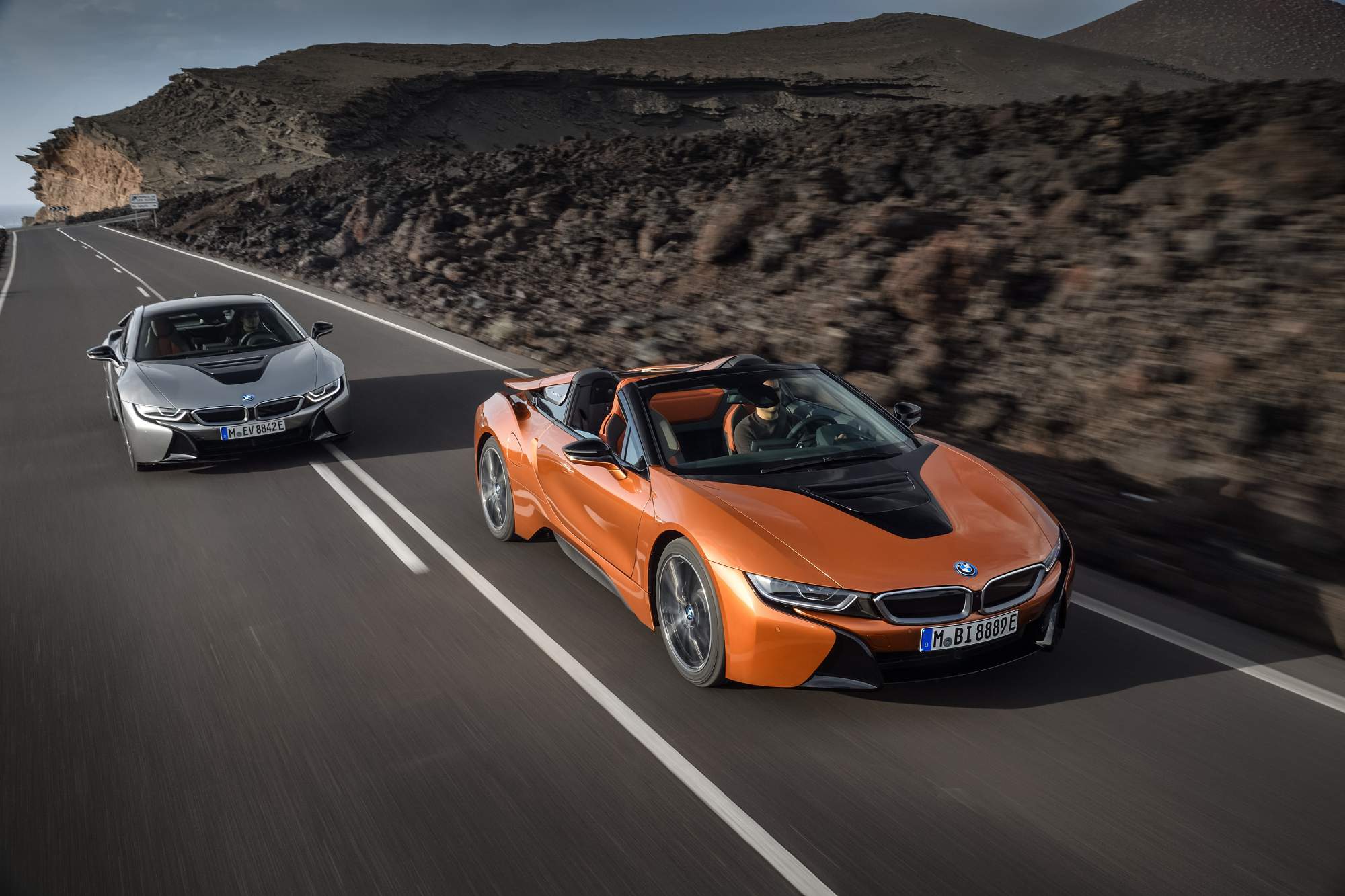 İşte karşınızda yeni BMW i8 Roadster ve güncellenmiş i8 Coupe