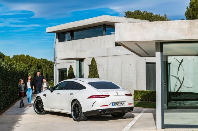 2018 Mercedes-AMG GT Coupe, 640 beygirlik motoruyla Cenevre'yi renklendirdi