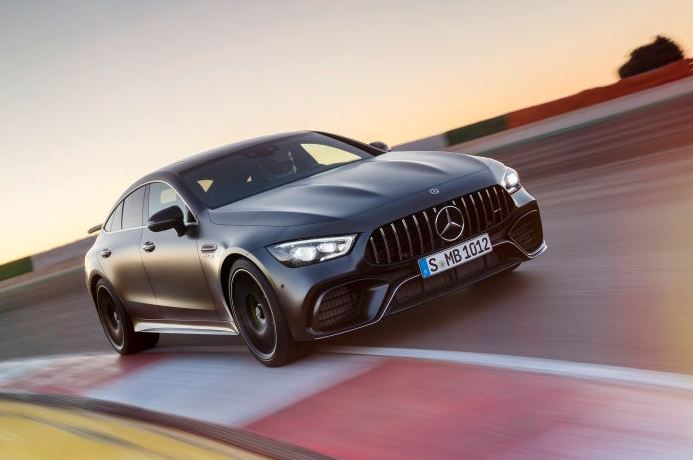 2018 Mercedes-AMG GT Coupe, 640 beygirlik motoruyla Cenevre'yi renklendirdi