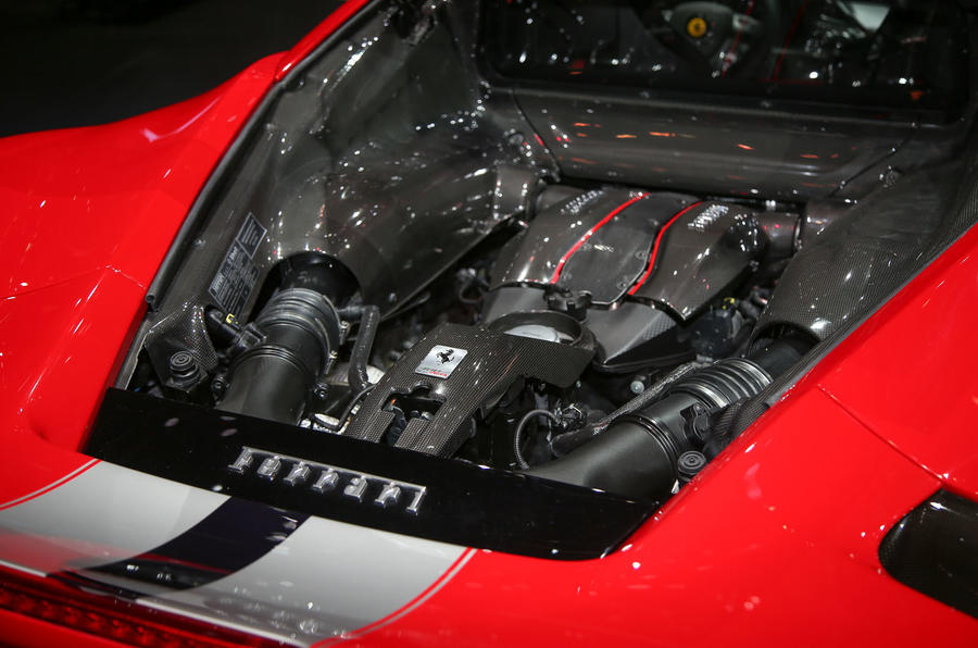 En güçlü V8 motora sahip Ferrari, Cenevre'de tanıtılıyor
