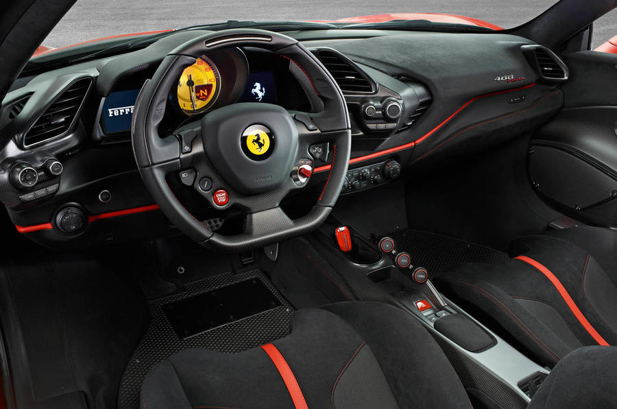 En güçlü V8 motora sahip Ferrari, Cenevre'de tanıtılıyor