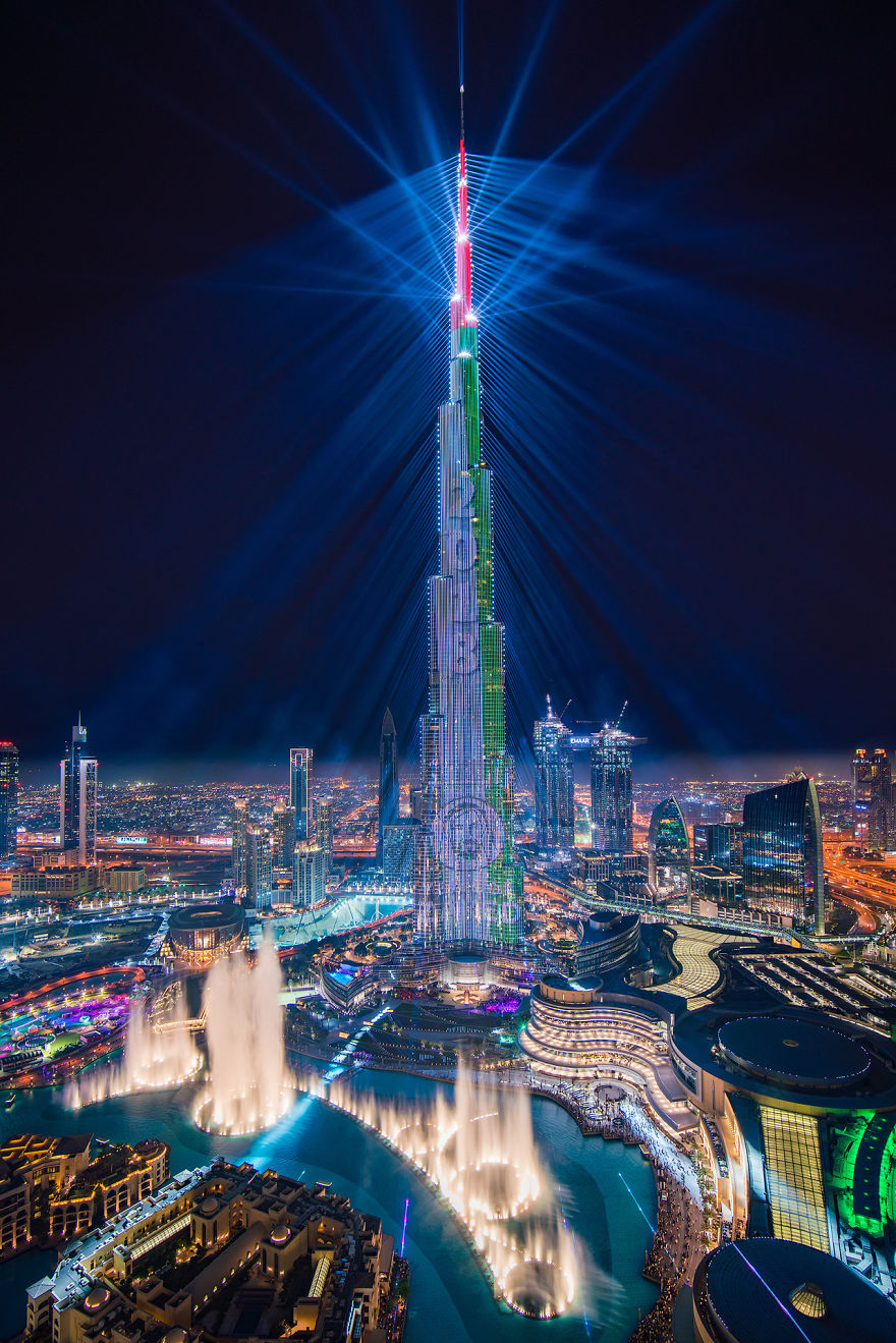 Dubai'de dünya rekoru kıran muhteşem ışık şöleni