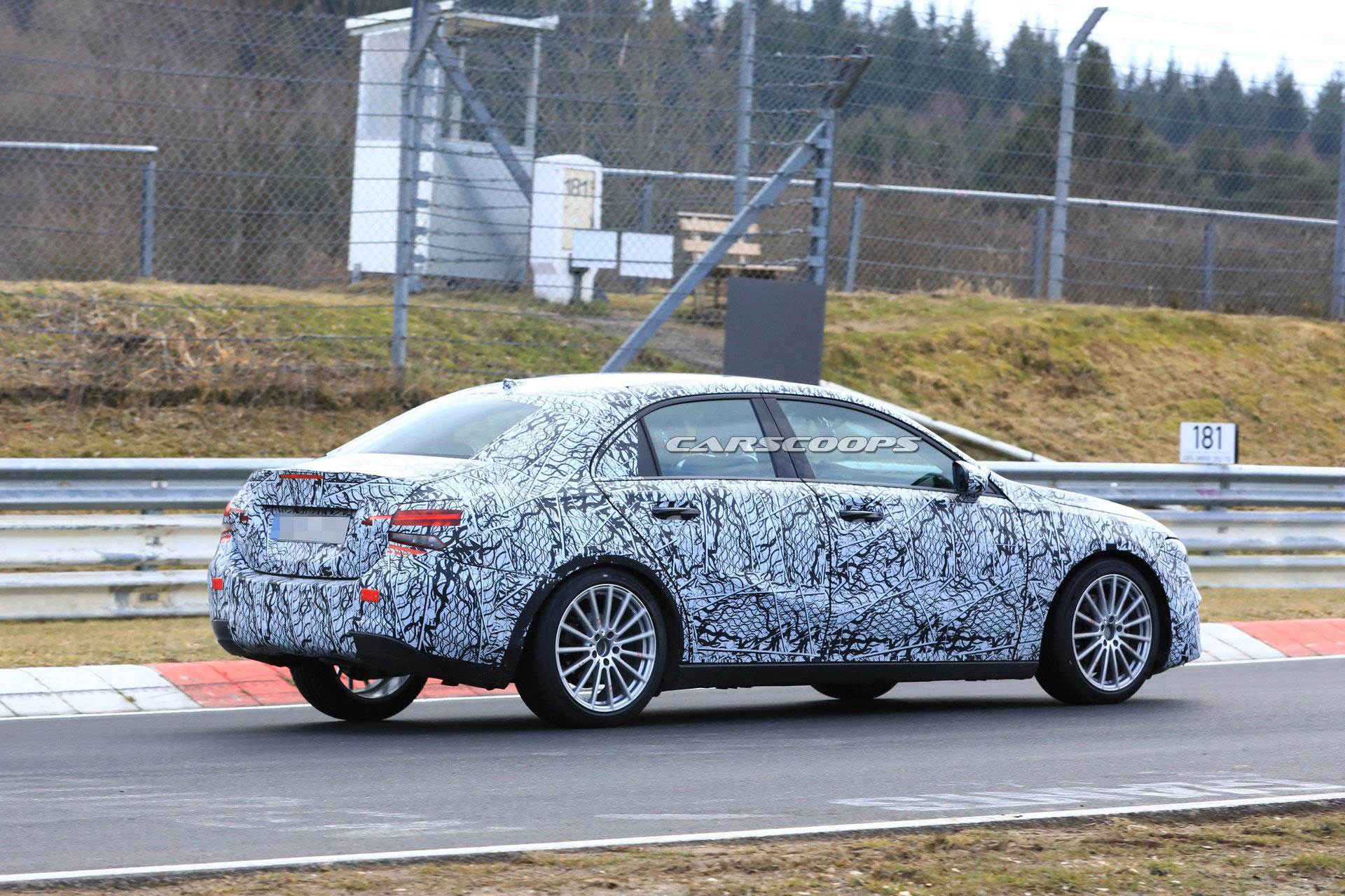 Mercedes A Serisi sedan, Nürburgring'de test ediliyor