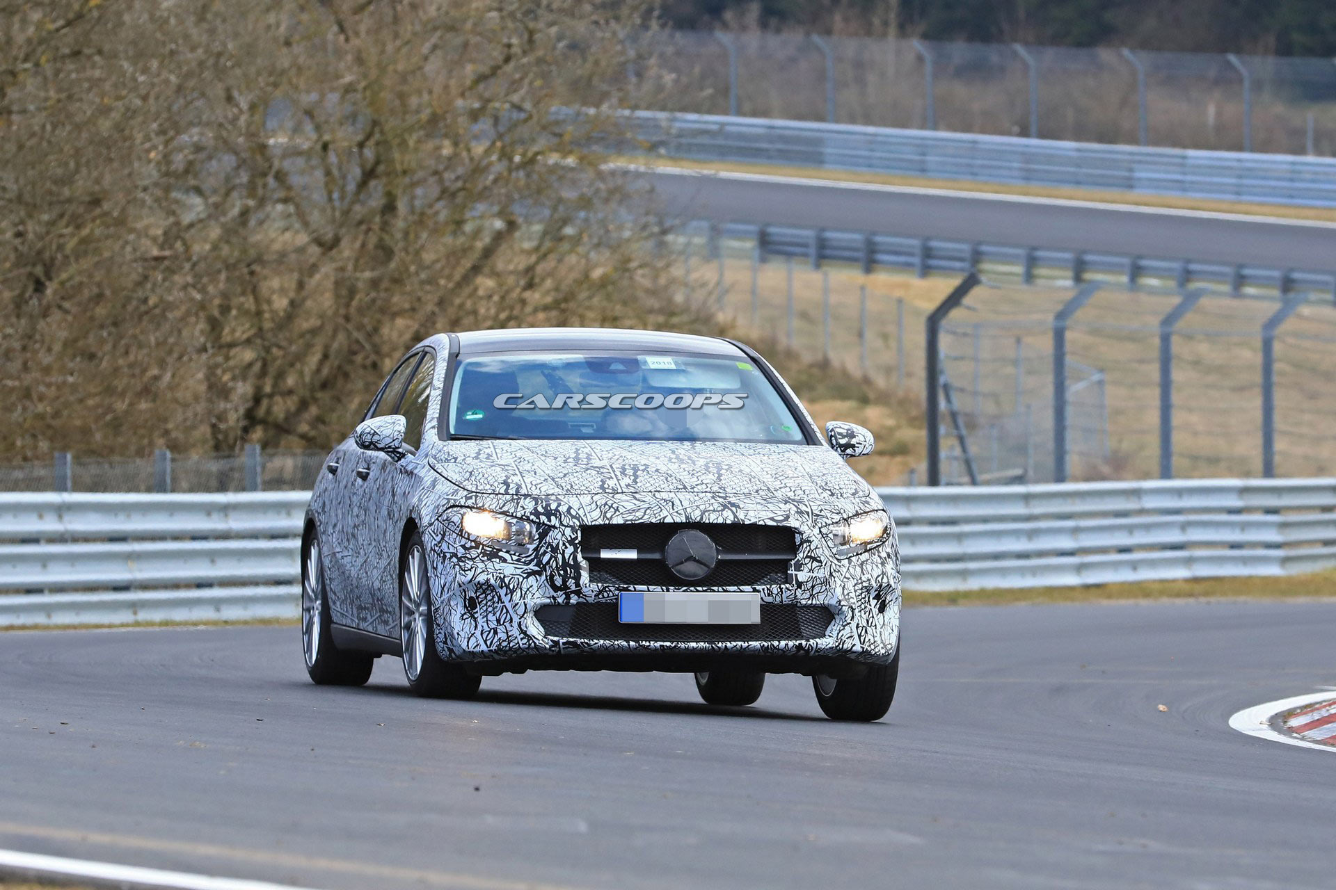 Mercedes A Serisi sedan, Nürburgring'de test ediliyor
