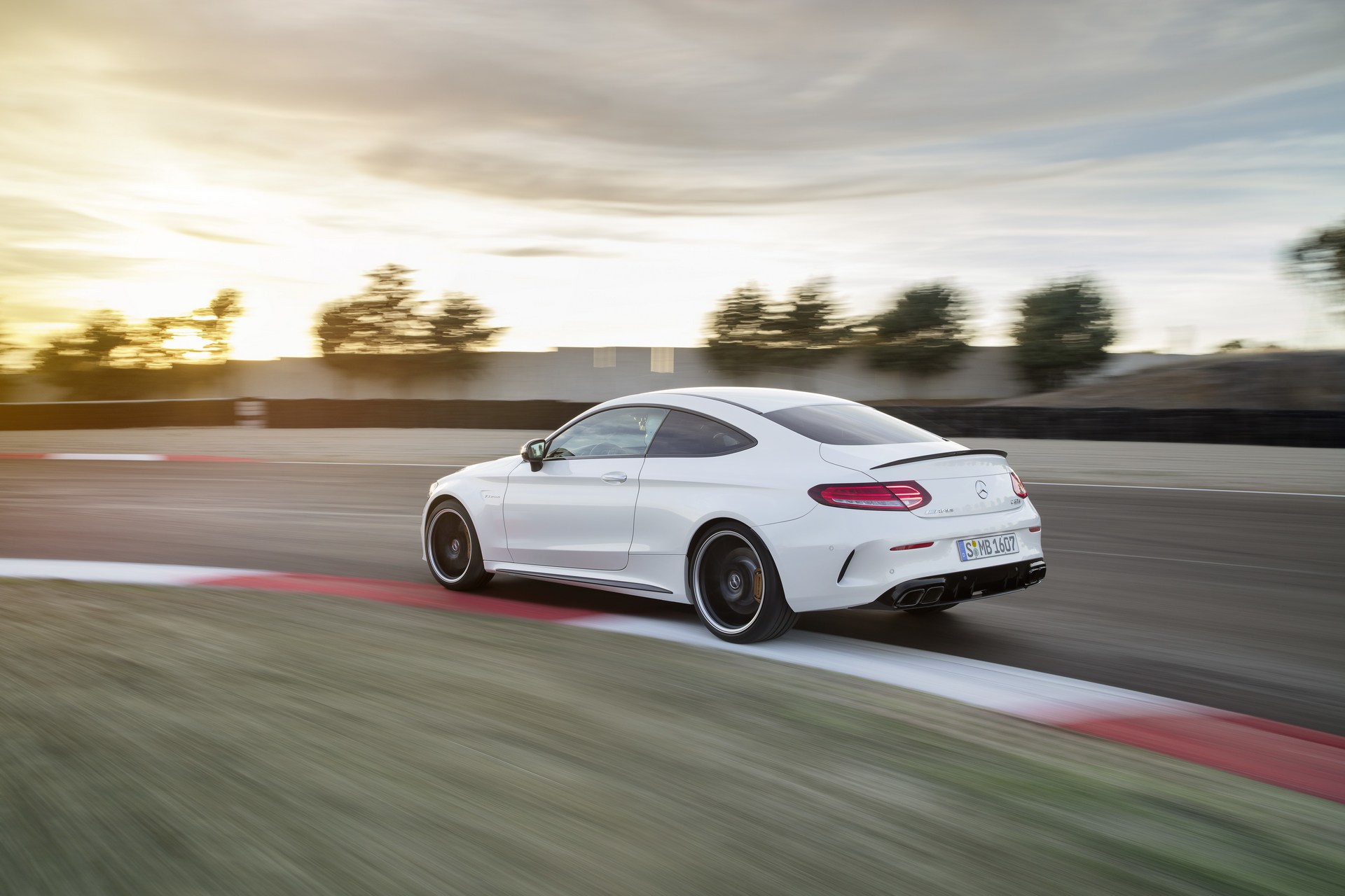 2019 Mercedes-AMG C63, yeni görünümü ve özellikleriyle New York'ta