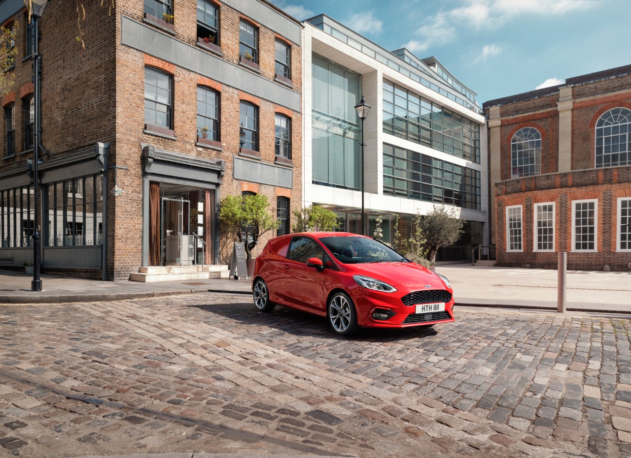 Ford, yeni Fiesta Van modelini İngiltere'de tanıttı