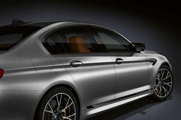 BMW, 625 beygirlik yeni M5 Competition modelini tanıttı