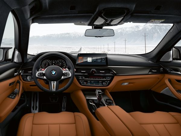 BMW, 625 beygirlik yeni M5 Competition modelini tanıttı