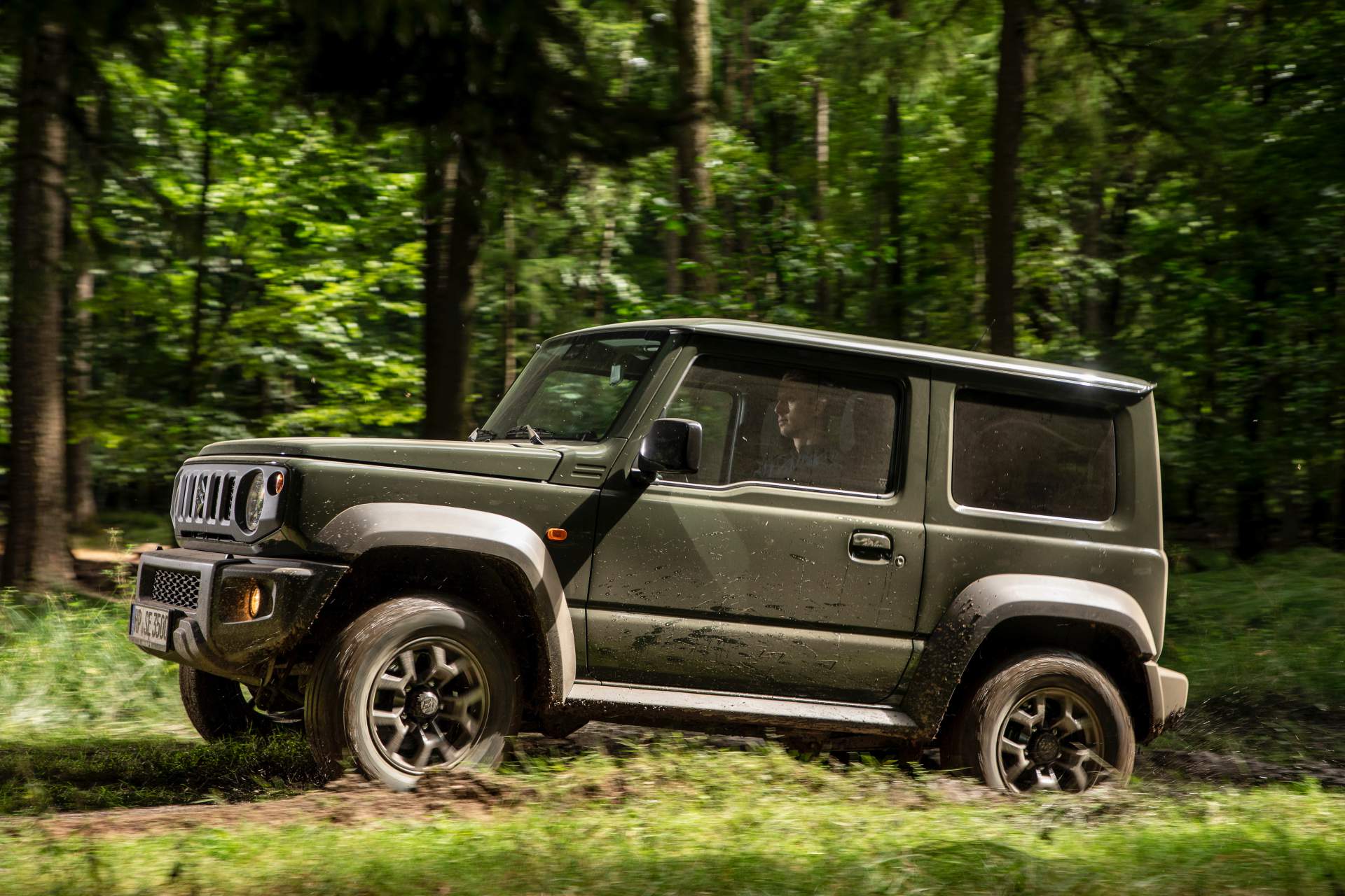 Küçük off-road canavarı 2019 Suzuki Jimny'nin görselleri ortaya çıktı