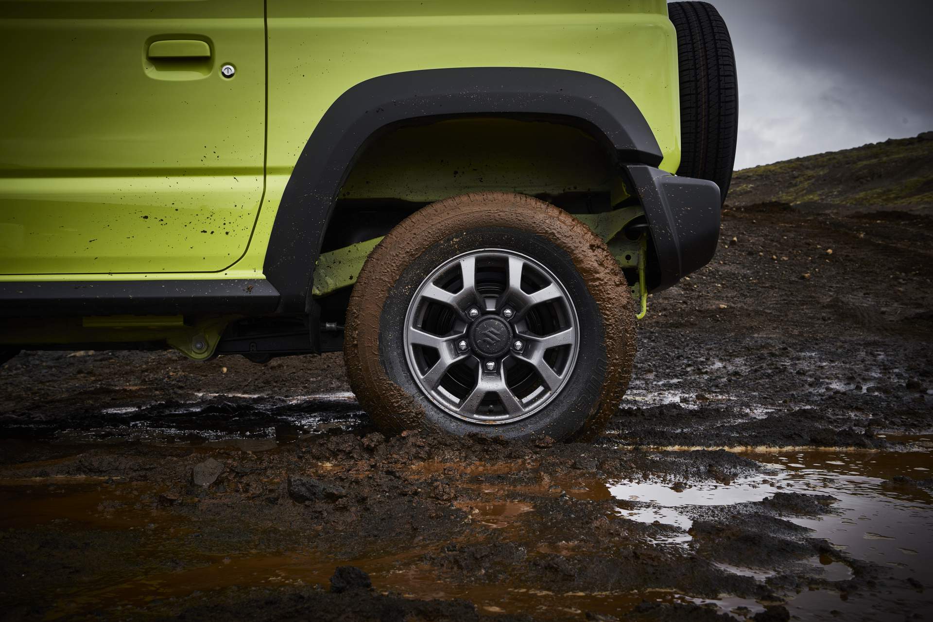 Küçük off-road canavarı 2019 Suzuki Jimny'nin görselleri ortaya çıktı