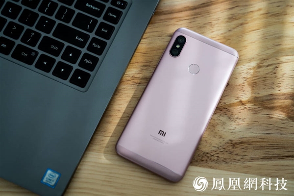 Xiaomi Redmi 6 Pro görselleri