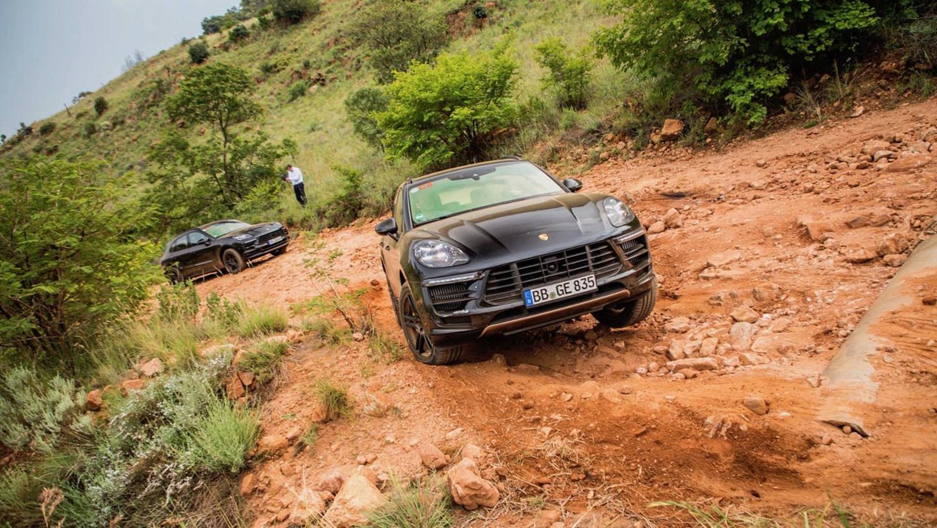 Porsche'nin en çok satan modeli yenilenmeye hazırlanıyor; işte 2019 Porsche Macan