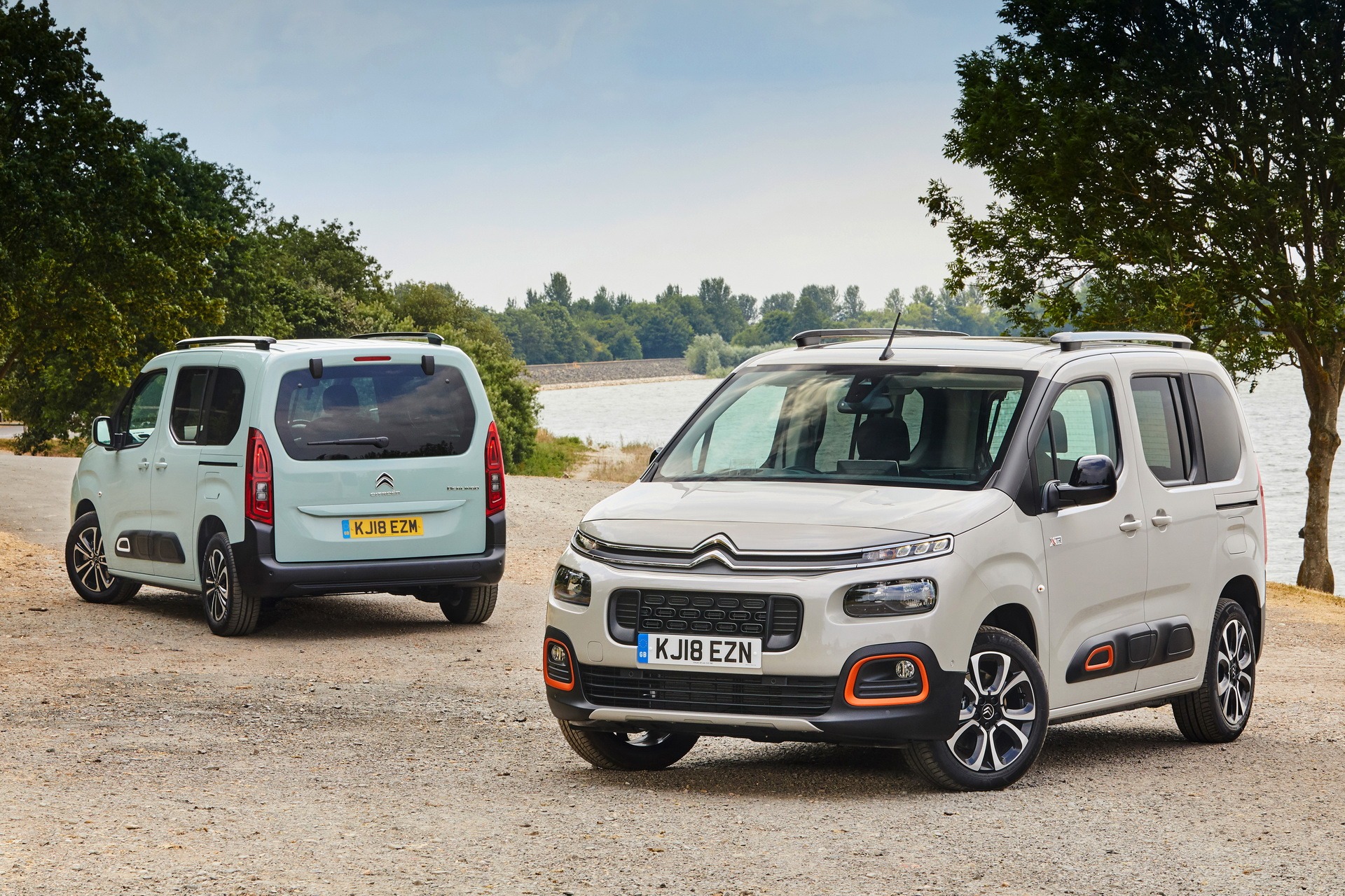 Peugeot Rifter ve Citroen Berlingo'nun yurtdışı fiyatları belli oldu