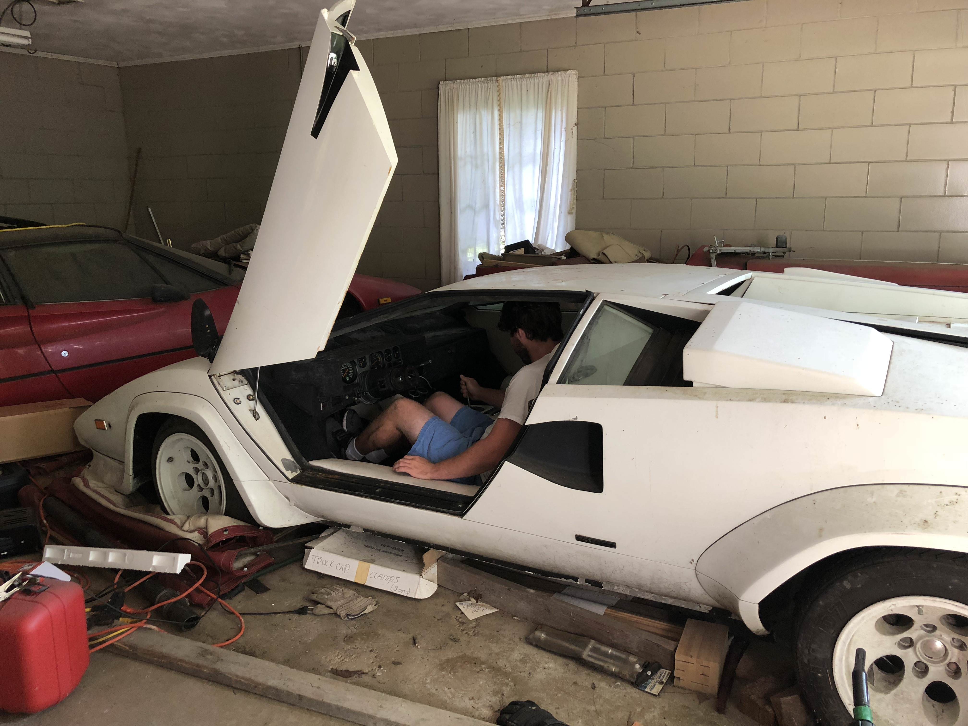 Büyükbabasının garajını açan genç, 500 bin dolar değerinde Lamborghini buldu