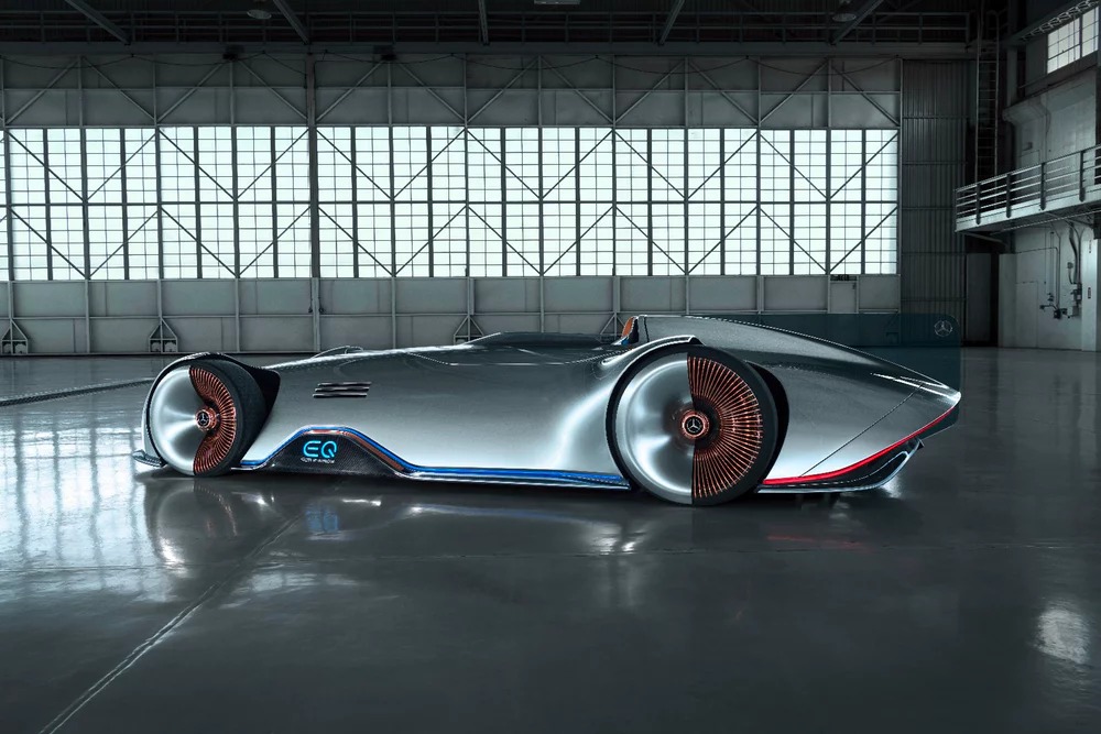 Geçmişin yarış genlerini geleceğe aktaran proje: Mercedes Vision EQ Silver Arrow Concept