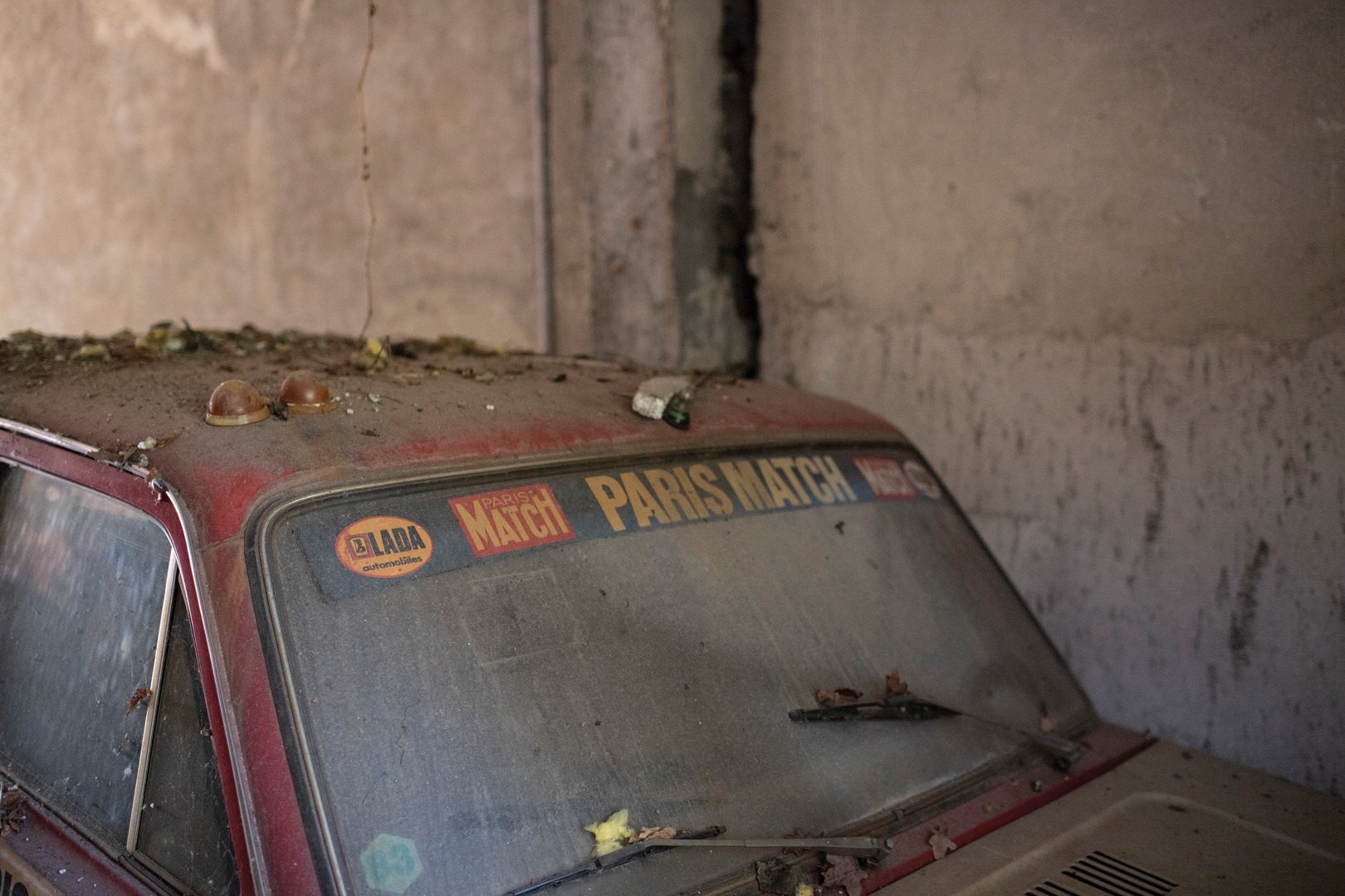 Garajda keşfedilen 1981 model Lada Niva'nın 100 bin dolardan alıcı bulması bekleniyor