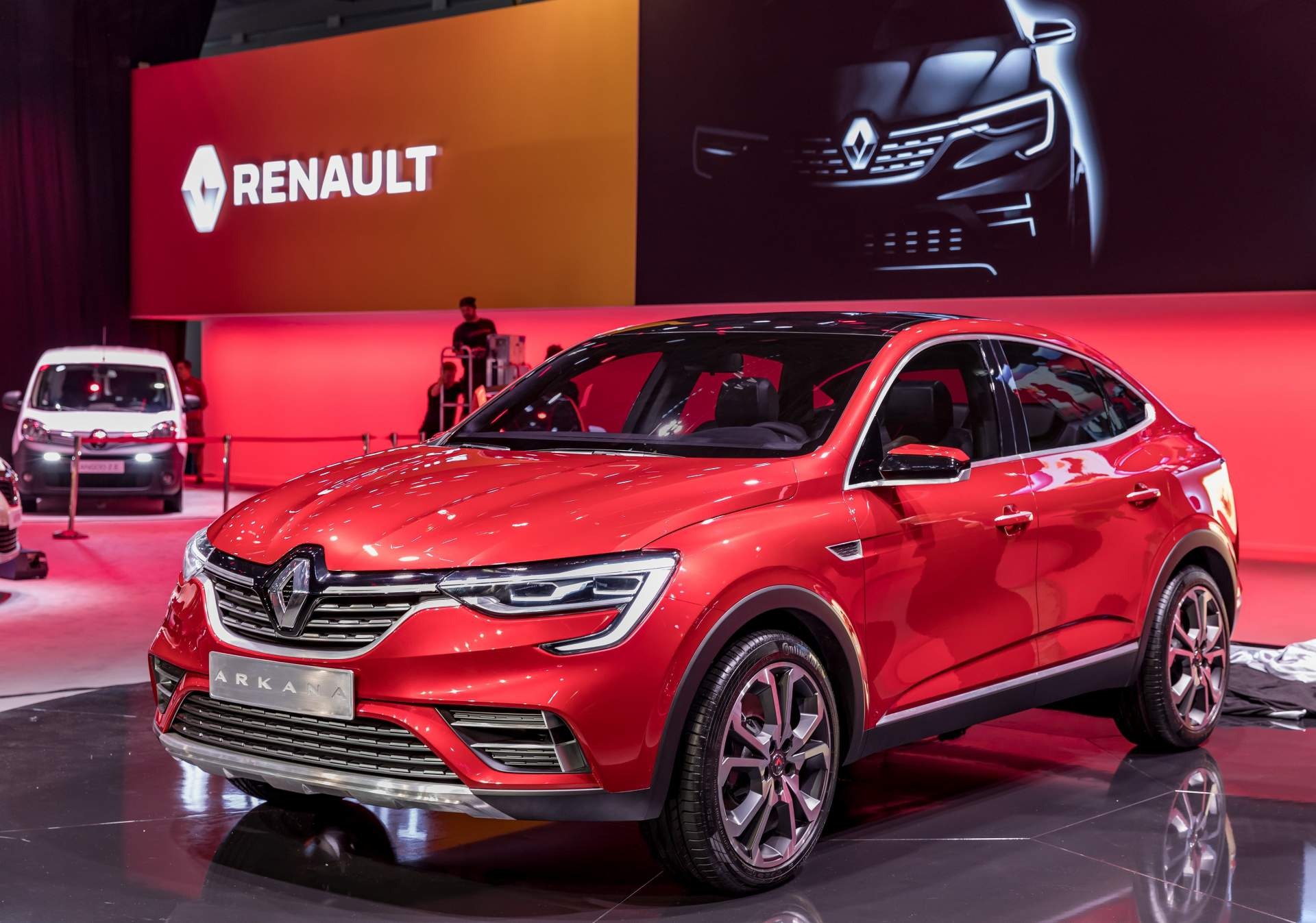 Renault Arkana ortaya çıktı; işte Fransız üreticinin çok konuşulan coupe-SUV modeli