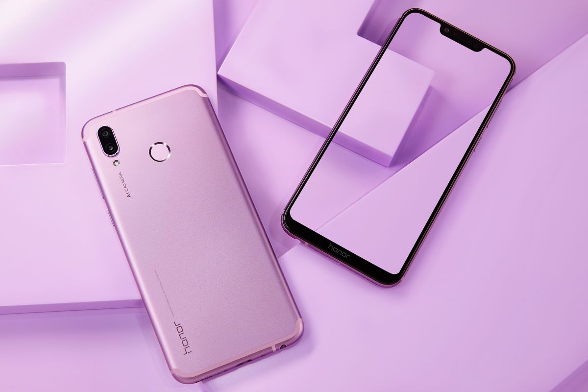Huawei uygun fiyatlı oyuncu telefonu Honor Play’i tanıttı