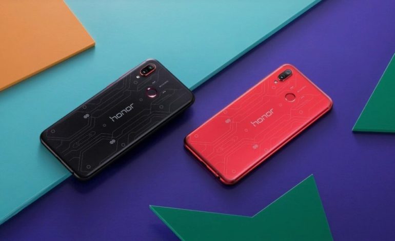 Huawei uygun fiyatlı oyuncu telefonu Honor Play’i tanıttı