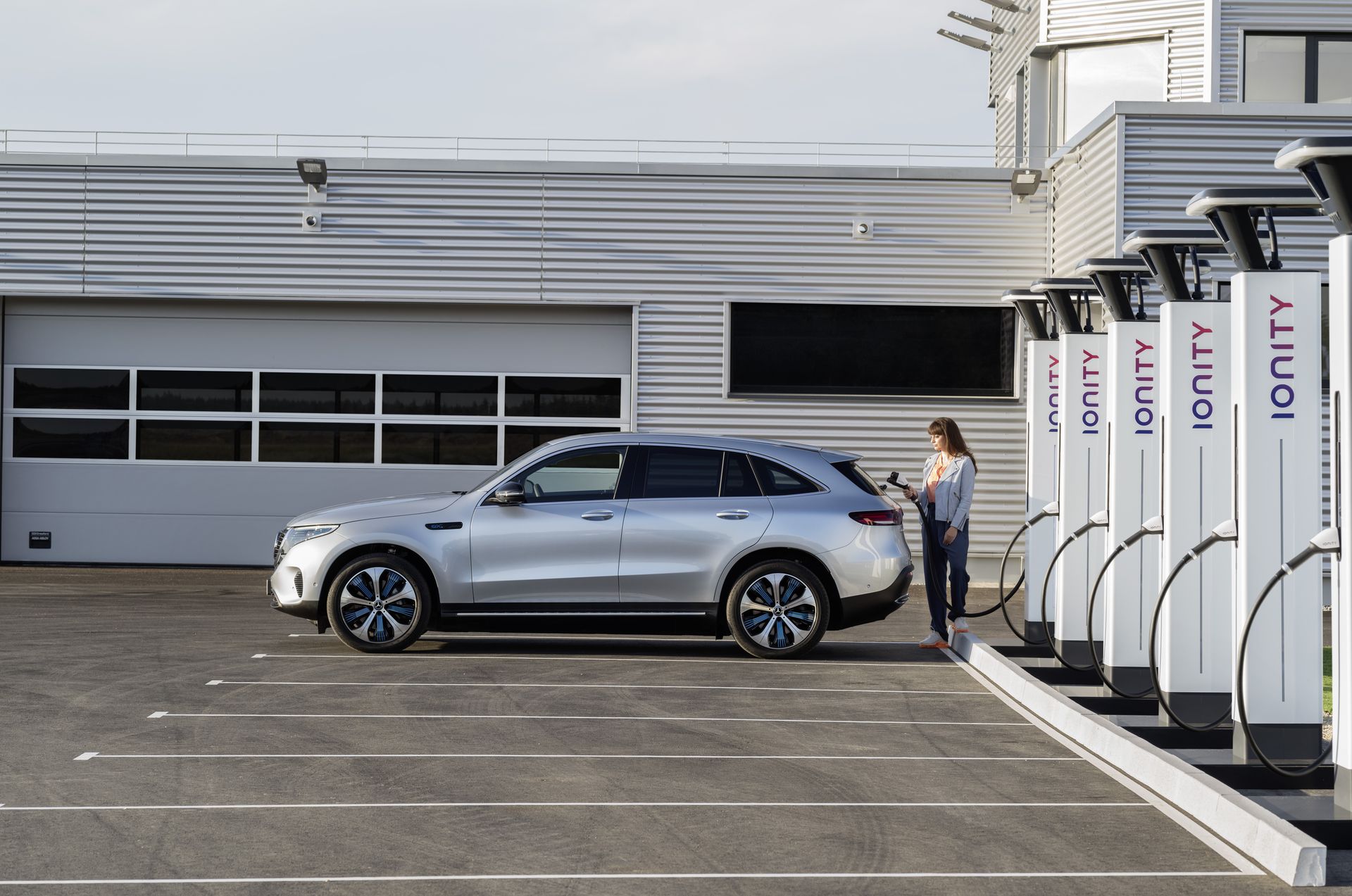 Mercedes yüzde 100 elektrikli SUV modelini tanıttı: Karşınızda Mercedes-Benz EQC