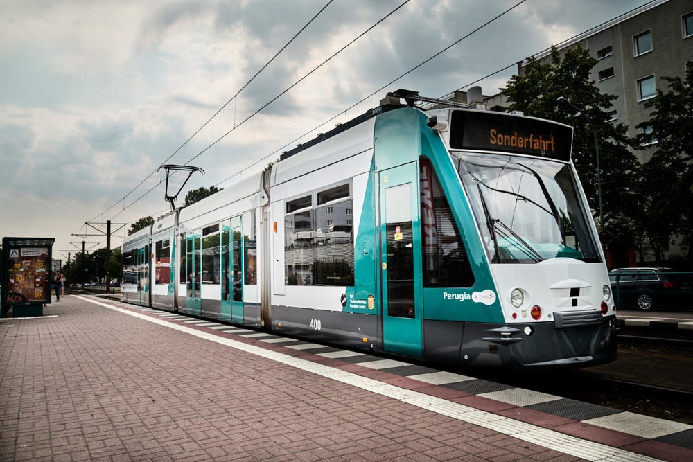 Dünyanın ilk otonom tramvayı Almanya’da hizmete giriyor