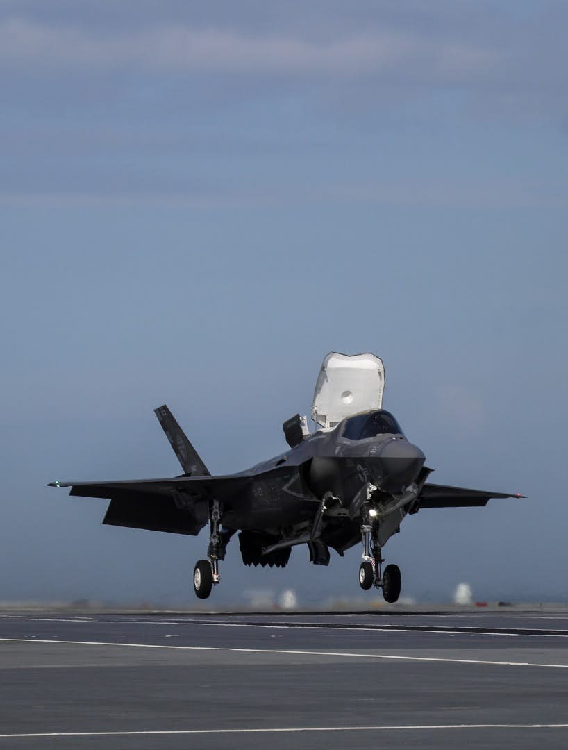 F-35B savaş uçakları ilk kez HMS Queen Elizabeth’in güvertesinde