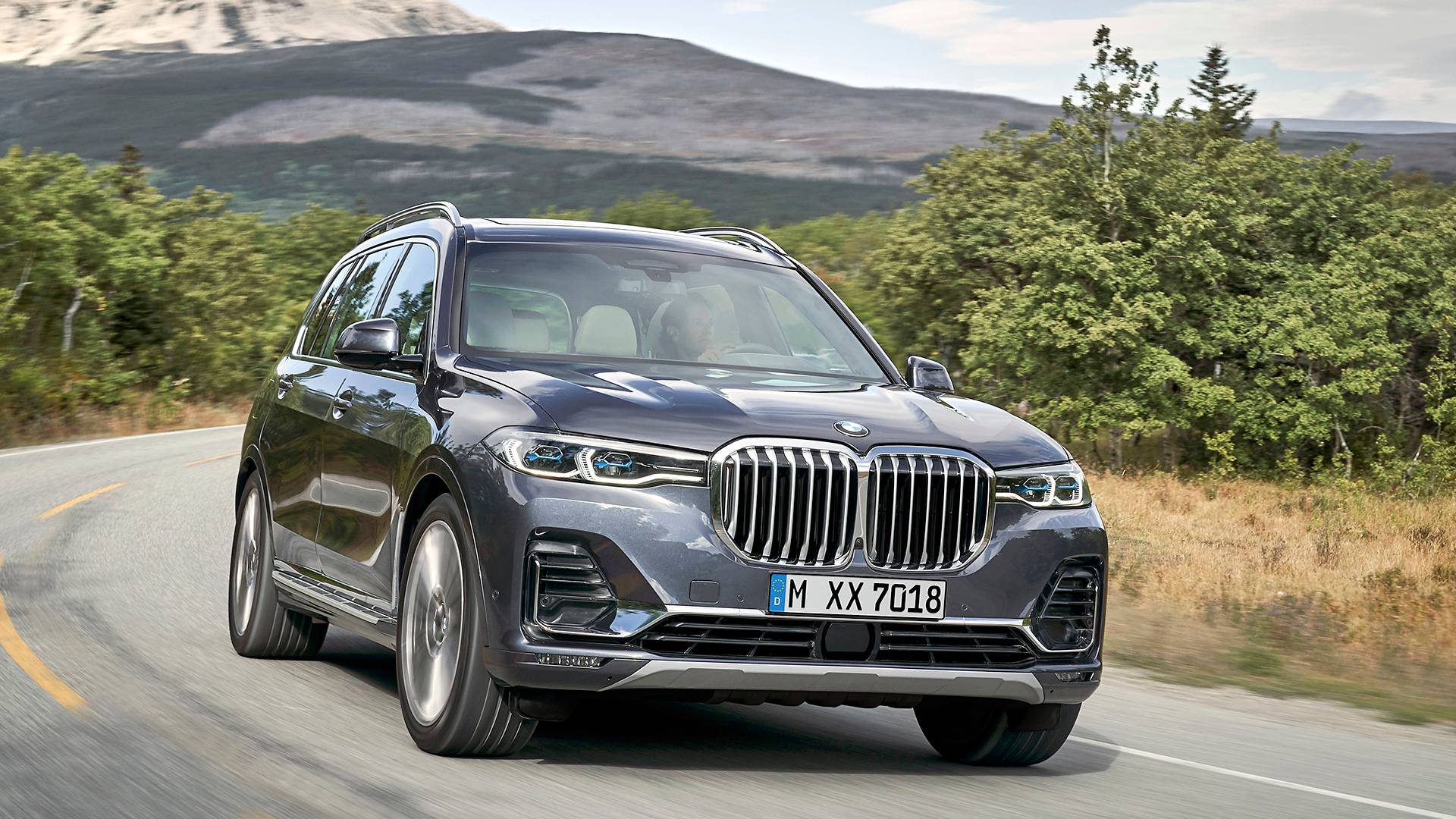 BMW yeni amiral gemisi SUV'sini tanıttı: 2019 BMW X7 ile tanışın