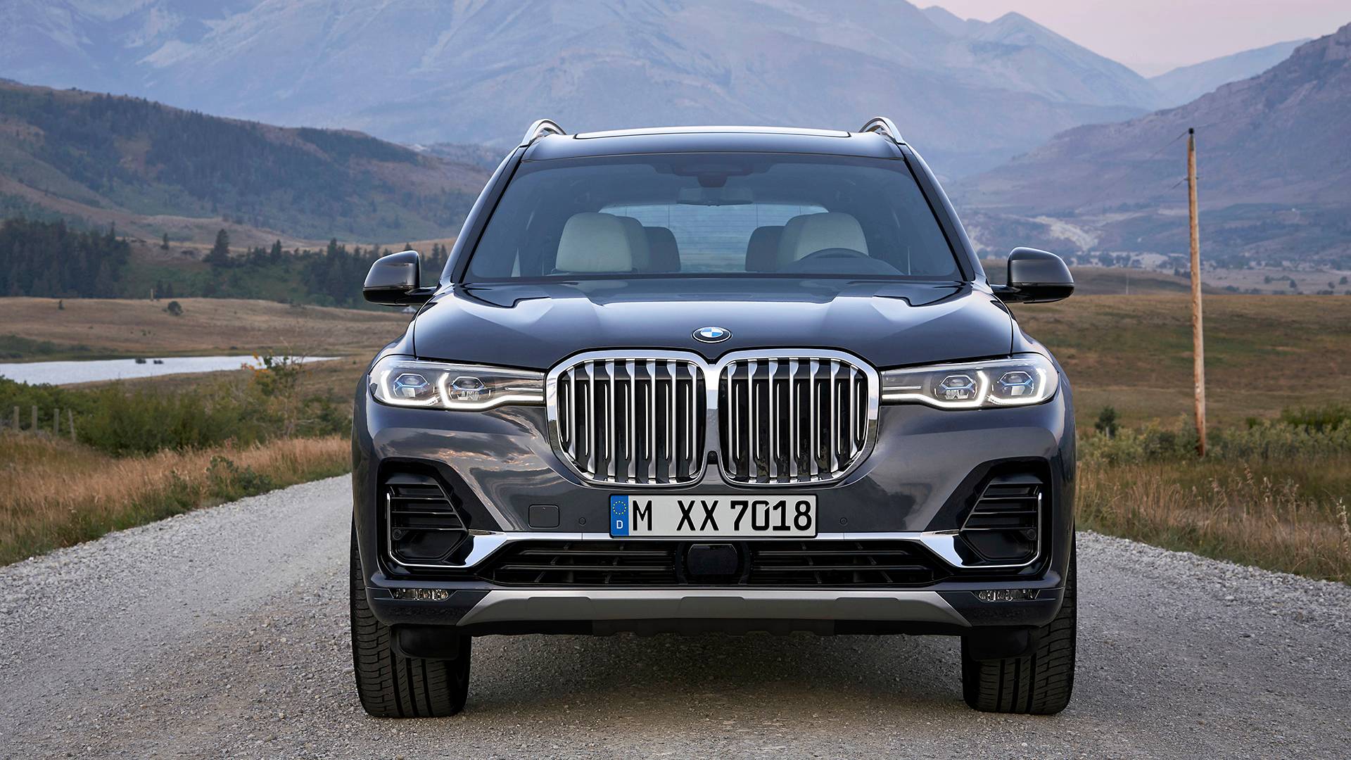 BMW yeni amiral gemisi SUV'sini tanıttı: 2019 BMW X7 ile tanışın