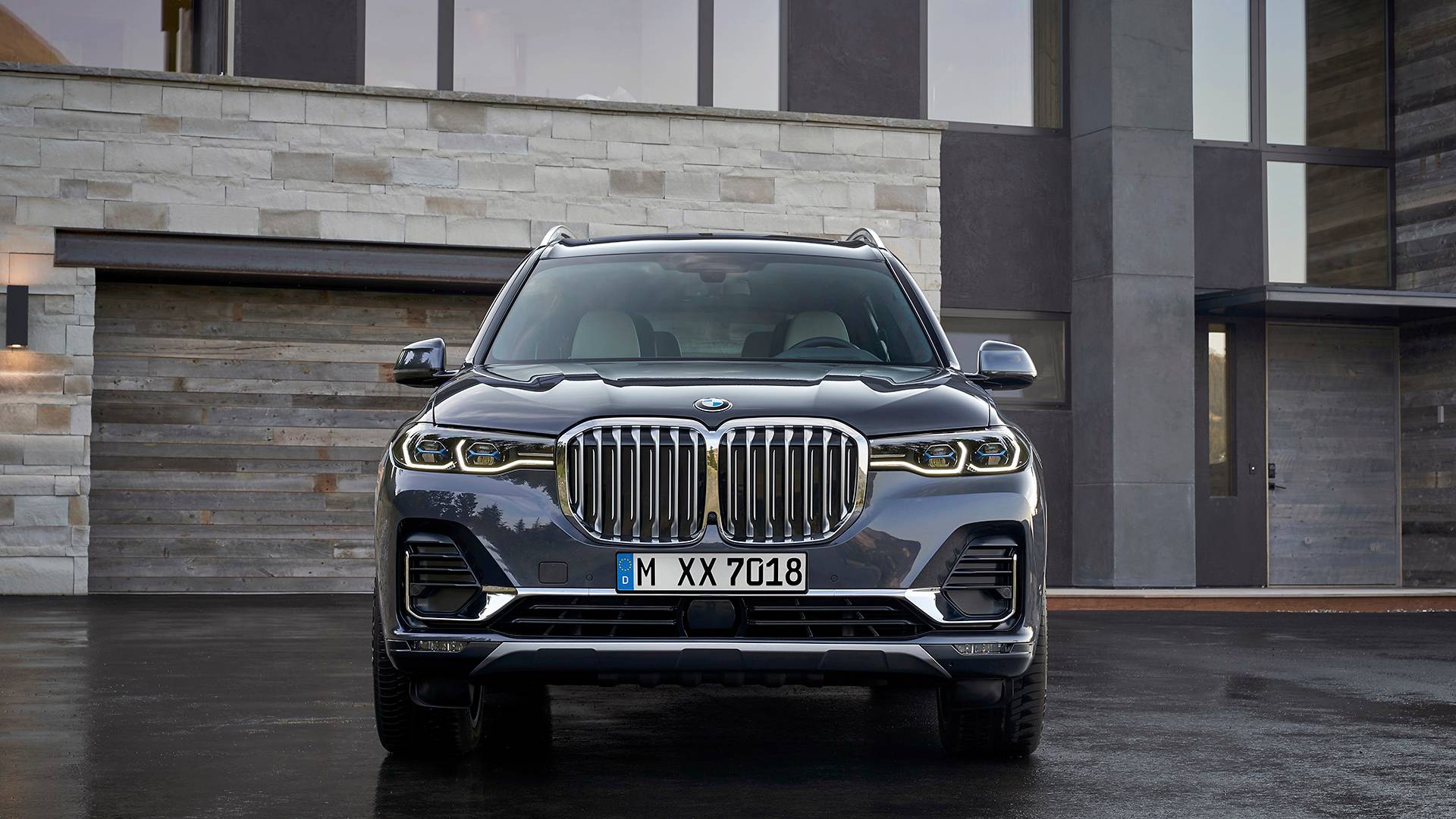 BMW yeni amiral gemisi SUV'sini tanıttı: 2019 BMW X7 ile tanışın