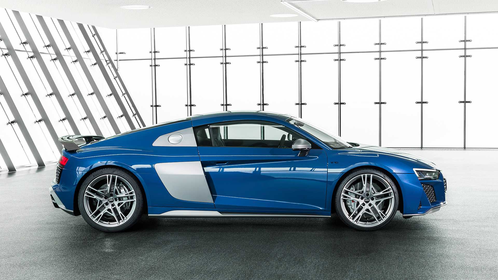 Makyajlanan 2019 Audi R8 resmen sahneye çıktı