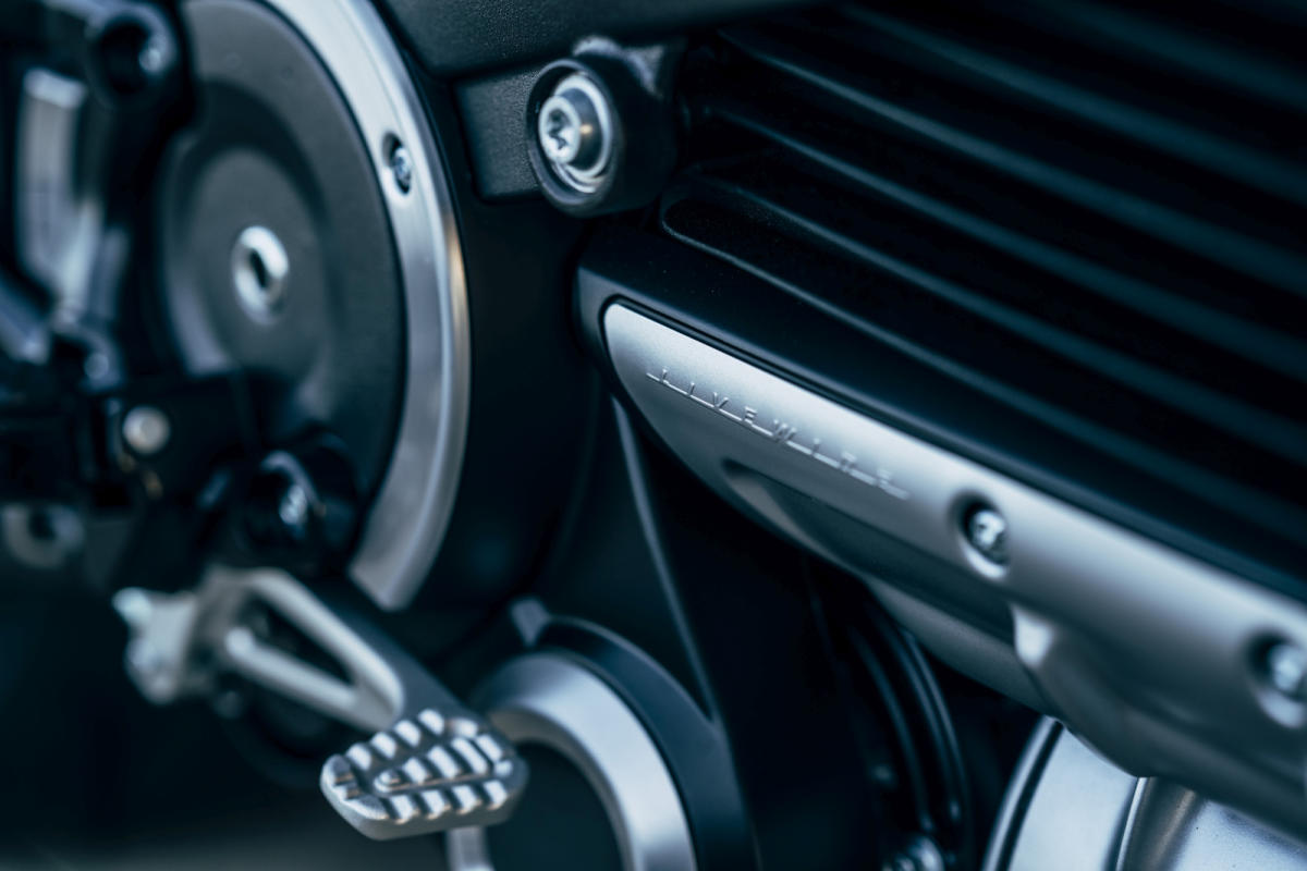 Harley-Davidson'un ilk elektrikli motosikleti LiveWire ile tanışın